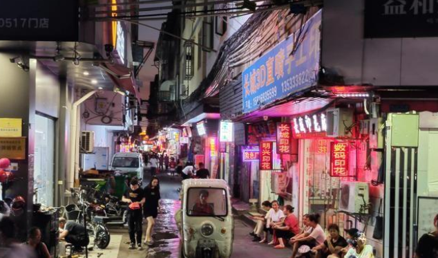 人口众多、结构复杂、流动性大、城中村治安难度较大