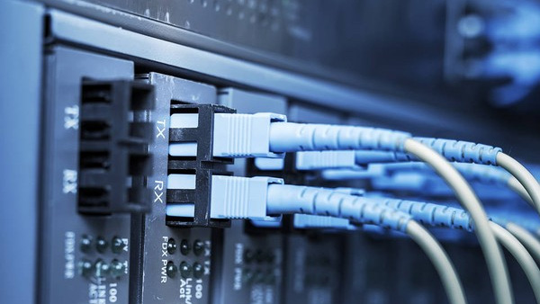 在实际应用中，需要根据通信需求和系统要求来选择合适的通信模式。