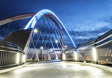 如何通过智能照明系统提高舒适度？